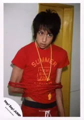 【中古】生写真(ジャニーズ) Hey! Say! JUMP/八乙女光/膝上・衣装赤・ホイッスル・縄・右手後ろ・目線右/公式生写真