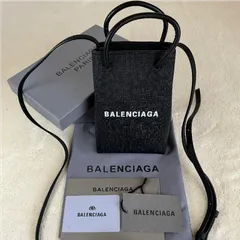2024年最新】balenciaga フォンホルダーの人気アイテム - メルカリ
