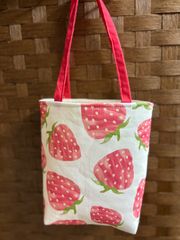 ミニバッグ　マグバッグイチゴ柄（柄大きめ）ハンドメイド