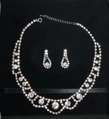 《新品》日本製　スワロフスキー　ネックレス・イヤリング　セット