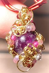 綺麗な紫色のレピドライト（１０ｍｍ）　ワイヤーアート・ペンダント