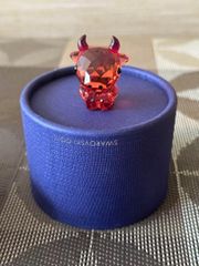 Swarovski 赤い牛のクリスタルフィギュア - メルカリ