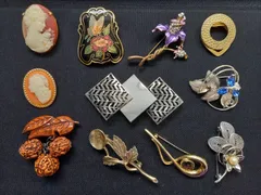 【訳あり・まとめ売り】ヴィンテージ風ブローチ11点セット／個性派デザイン／素材・コレクション・撮影小物向け