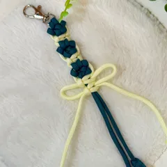 肉球ストラップ パラコード キーホルダー ハンドメイド イエロー×グリーン