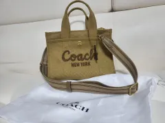 【新品未使用】COACH コーチ カーゴ 26 レザー ロゴ　キャメル Amazon | コーチ バブルレザー カーゴ トート 26、B4/チョーク, B4