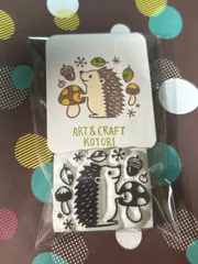 消しゴムはんこ　キノコとハリネズミ