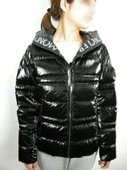 【MONCLER/モンクレール/THARON GIUBBOTTO/タロン/サロン/フードロゴ ダウンジャケット/ダウンパーカー/ライトダウンジャケット/レディース/2022SS/春夏/999/ブラック/黒/サイズ0 (S-M相当)】【モンクラのレディースモデル