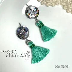 No.0102　タッセル付きピアス