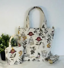 【裁縫ストア・ボヌール】大人かわいい　花柄　植物図鑑柄 ピンクワインレッド 　刺繍キルティング　トートバッグ　ポーチ　親子バッグ　ショルダーバッグ　ポケットいっぱい　リバーシブル　ハンドメイド　ショルダーストラップ　ゴージャス / №500-668