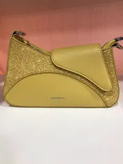 美品　HUNDRED ショルダーバッグ