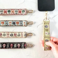 感謝価格 インド刺繍リボン ハンドストラップ スマホストラップ  デイジー
