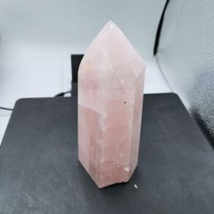 ブラジル産 ローズクオーツ ポイント 約1847g 台付き 綺麗 - メルカリ