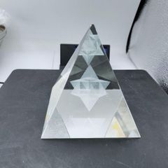 ユリ・ゲラー クリスタルガラス 美品 開運 ピラミッド オブジェ 置物