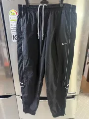 2025年最新】nike ソロスウッシュ トラックパンツの人気アイテム