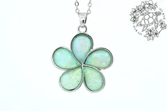 ペンダントトップ（チェーン付き）45㎝　プルメリア　グリーンレジン　ハワイアンジュエリー　ハワジュ　アクセサリー　ネックレス　女性　子供　可愛い　お手入れ簡単　汗、水強い　リゾート　日常使い　お揃い　親子　友達　プレゼント　ギフト　贈り物　低価格　5,000円