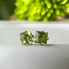 【JORIE】14kgf、silver925 8月誕生石　スクエアペリドット（4mm/4爪）刻印あり　ピアス