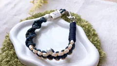 パラコード✶スマホストラップ✶ショート手首用✶ハンドストラップ✶ストラップホルダー付✶ネイビーゴールド系パールビーズ付