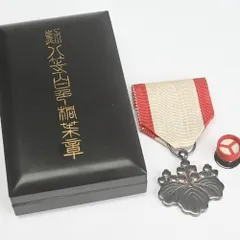 白色桐葉章 勲七等瑞宝章 功七級金鵄勲章 3個セット ケース付き 純銀製 勲章 勲八等白色桐葉章☆1875年（明治8年）～／純銀製／漆塗箱