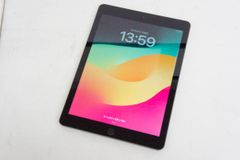 Apple iPad第8世代 スペースグレー 本体 - メルカリ