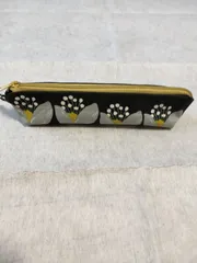 ハンドメイド　細ペンケース　花　黒　B019