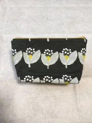 ハンドメイド　ポーチ　花　黒　B020