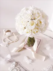 ホワイトローズのクラッチブーケ♡ウエディングブーケ　ブートニア付き（造花）