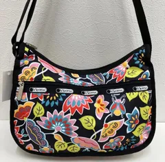 4260 LeSportsac レスポートサック　ショルダーバッグ　ブラック　黒　花柄　レディース　きれいめ　カジュアル　シンプル　クラシックホーボー　ナイロン　FADO