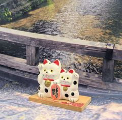 縁起物】招き猫 （高さ約23cm）右手上げ 金運招福 置物 - メルカリ
