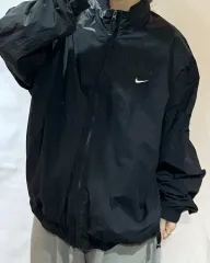 NIKE ソロ スウッシュ ブラック ウィンドブレーカー