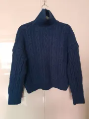 ケーブル編み タートルネック ニット ブルー 新品