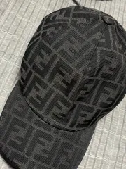 FENDI リバーシブルキャップ　値下げ FENDI リバーシブルキャップ 値下げ FENDI リバーシブルキャップ