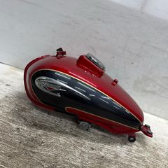 ジャンク) Kawasaki w650 ダークレッド タンク 装飾付き - メルカリ