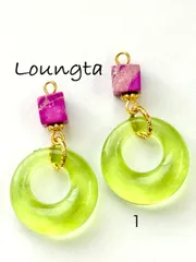 3107ターコイズストーンパープルとイエローの個性派ピアス 天然石ピアス 樹脂ピアス