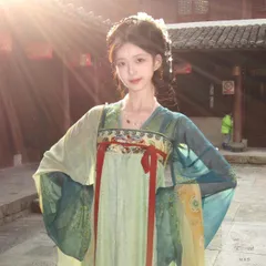 2025年新作 春の漢服 唐風レプリカ ハイウエスト襦裙セット 青と緑の配色 ストール付き 3点セット 中国伝統衣装 フォーマル おしゃれ 春錦辰 唐代の美意識を現代に甦らせる、春を彩る青と緑の優雅なコーディネート