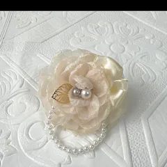 001 ハンドメイド コサージュ パール ビーズ　卒業式　卒園式　入学式　入園式　オーガンジー  クリーム　結婚式　パーティー　イベント　かわいい