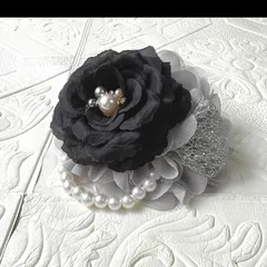025 ハンドメイド コサージュ パール ビーズ　卒業式　卒園式　入学式　入園式　オーガンジー  結婚式　セレモニー　フォーマル　発表会　七五三　造花　ブローチ　リボン　祝典　グレー
