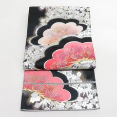 反物 米沢紬 八寸名古屋帯 「芽吹き」スワセンイ 白紫色 十字に四角 山形県産 全通柄 着物生地 和裁 未仕立て品 長さ500cm 新品 【キモノオフ野々市若松店】 反物 米沢紬 八寸名古屋帯 「芽吹き」スワセンイ 白紫色 十字に四角