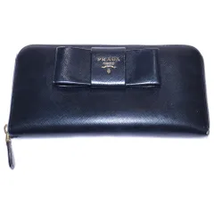 PRADA (プラダ) サフィアーノレザー ロゴプレート リボン ラウンドファスナー ロングウォレット 長財布 ゴールド金具 ブラック 1M0506