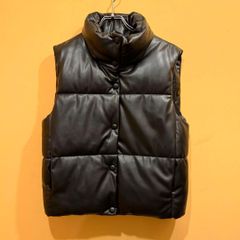 ZARA フェイクレザー パフベスト 黒 中綿ダウンベスト クロップド丈