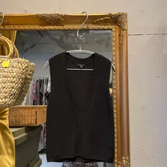 @　COS　コス　ベスト ジレ　Vネック　エイチアンドエム H&M　リブ　黒 ブラック BLACK クロ くろ　ノースリーブ　ニット セーター トップス　ブラウス シャツ トップス