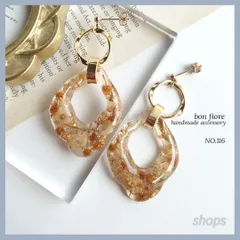 レジンでドライフラワーを閉じ込めたアンティーク風お花のフープピアス　金属アレルギー対応　サージカルステンレス　樹脂ピアス　花　お花　フラワー　大ぶり　揺れる　イエロー　黄色　ミモザ　プレゼント　ギフト ハンドメイド ピアス 　イヤリング　  NO.116