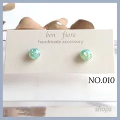 ハンドメイドピアス　ハンドメイドアクセサリー　レジン　シェル 小ぶり 一粒 ブルー 青　水色　推し活 /サージカルステンレス/樹脂ピアス　金属アレルギー対応　プレゼント　ギフト　普段使い　NO.010