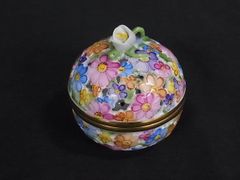 Meissen フラワーモチーフフィギュリンII - メルカリ