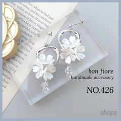 さくら　桜　お花　春　ホワイト　シルバー　揺れる　大ぶり　和服　和装　和柄　着物　浴衣　七五三　成人式　お正月　イヤリング/サージカルステンレス/樹脂ピアス/金属アレルギー対応 ハンドメイドピアス　ハンドメイドアクセサリー　NO.426