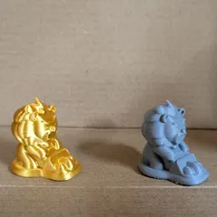 雪かき隊のライオン（ゴールド）｜3cmミニチュアフィギュア・冬の仲間たち・3Dプリント作品・癒しインテリアのサムネイル