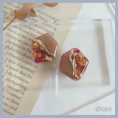 ハンドメイドピアス　ハンドメイドアクセサリー　レジン　くすみカラー　アンティーク調　ドライフラワー　五角形　バラ　ブラウン / イヤリング/サージカルステンレス/樹脂ピアス/金属アレルギー対応　大人　プレゼント　ギフト　秋冬　おしゃれ　NO.259