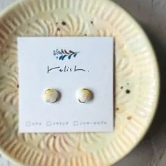 【再販】耳元にアートを 絵付 陶器 金継ぎ ピアス イヤリング ノンホールピアス シンプル カラフル 小ぶり イエロー 黄色 ピンク 青 ブルー ゴールド 金 ギフト プレゼント 贈り物 小さい