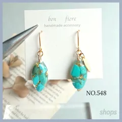 ターコイズ　ブルー　さざれ天然石　レジンの揺れるつやつや宝石ピアス　金属アレルギー対応　天然石　揺れる　小ぶり　普段使い　プレゼント　ギフト　キラキラ　つるつる　ハンドメイド ピアス　イヤリング　サージカルステンレス　樹脂ピアス　ノンホールピアス　NO.548