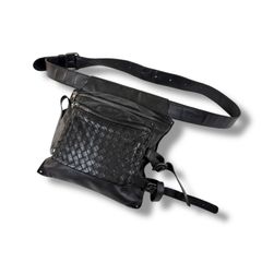 ボッテガヴェネタ　BOTTEGA VENETA クロスボディバッグ　ブラック　黒　ショルダーバッグ　イントレチャートレザー