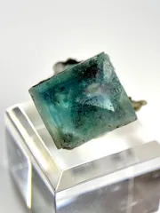 中国大余県産フローライト 【一点物】 原石 鉱物 天然石 パワーストーン (No.1788)